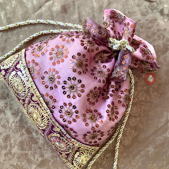 インド刺繡　　巾着バック　ポーチ　NO,21 オレンジ　インド　サリー　サリーボーダー　　刺繍　生地　布　素材　小物　　 4枚目の画像