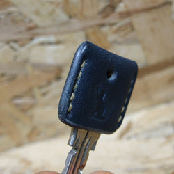 猫刻印のキーカバー　サドルネイビーｘベージュ 6枚目の画像