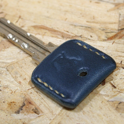 猫刻印のキーカバー　サドルネイビーｘベージュ 9枚目の画像