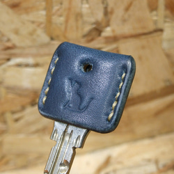 猫刻印のキーカバー　サドルネイビーｘベージュ 4枚目の画像