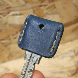猫刻印のキーカバー　サドルネイビーｘベージュ 7枚目の画像