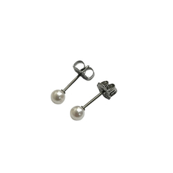 正宗珍珠鈦金單粒珍珠耳環，3.5-4毫米阿古屋珍珠，小珍珠，日本珍珠，日本製 第3張的照片