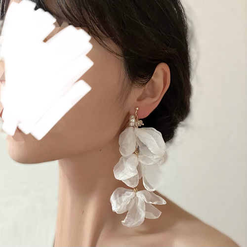 【後払い手数料無料】 花びら 大ぶりピアス ロングピアス ホワイト シフォン ピアス ピアス