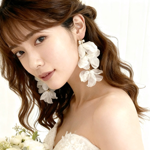 花びら ピアス シフォン ホワイト ロングピアス 大ぶりピアス ヘッド