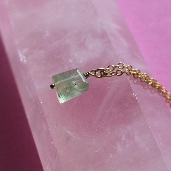 [Outlet] Prehnite &lt;tumble cut&gt; 項鍊 (K14GF) 第2張的照片