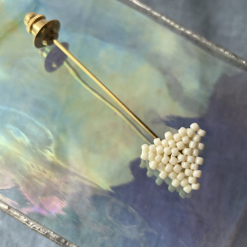 国産ビーズ 三角 ハットピン／ストールピン／ブローチ アイボリー