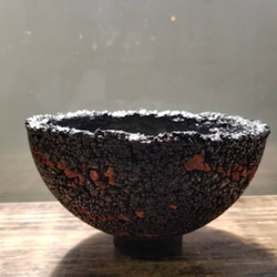 3サイズ　黒粒　溶岩石入り仕立て　特大　大　中　ハーフ丸鉢　セメント鉢　コンクリー鉢　鉢植え　炭黒 4枚目の画像