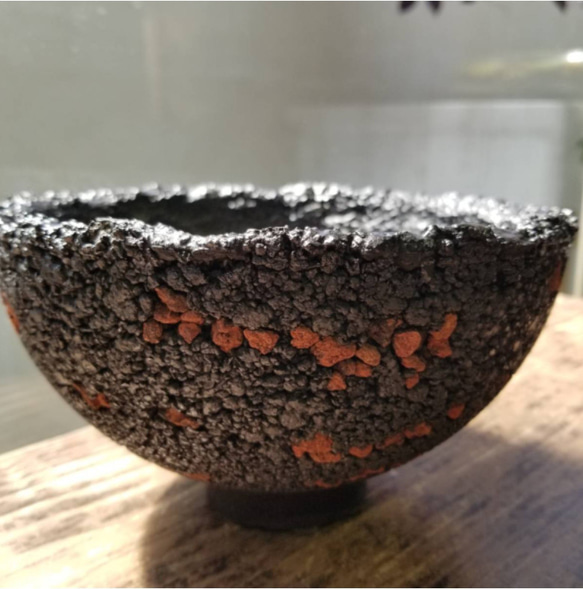 3サイズ　黒粒　溶岩石入り仕立て　特大　大　中　ハーフ丸鉢　セメント鉢　コンクリー鉢　鉢植え　炭黒 1枚目の画像
