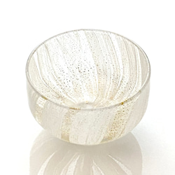 【人気】ガラス抹茶碗（抹茶茶碗・金箔色流し・白）お湯使用可・化粧箱入り 2枚目の画像