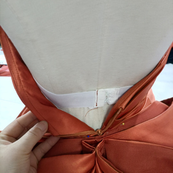 高品質！カラードレス パーティードレス テラコッタ Vバック 美しいバックリボン /結婚式/披露宴 パーティードレス ドレス