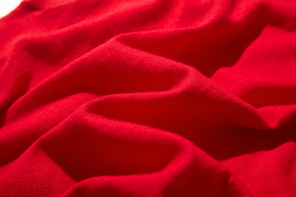 「才華洋溢」的無袖針織上衣，讓成人的每一天都煥發光彩。100% 棉。亮紅色。220505-6 第7張的照片