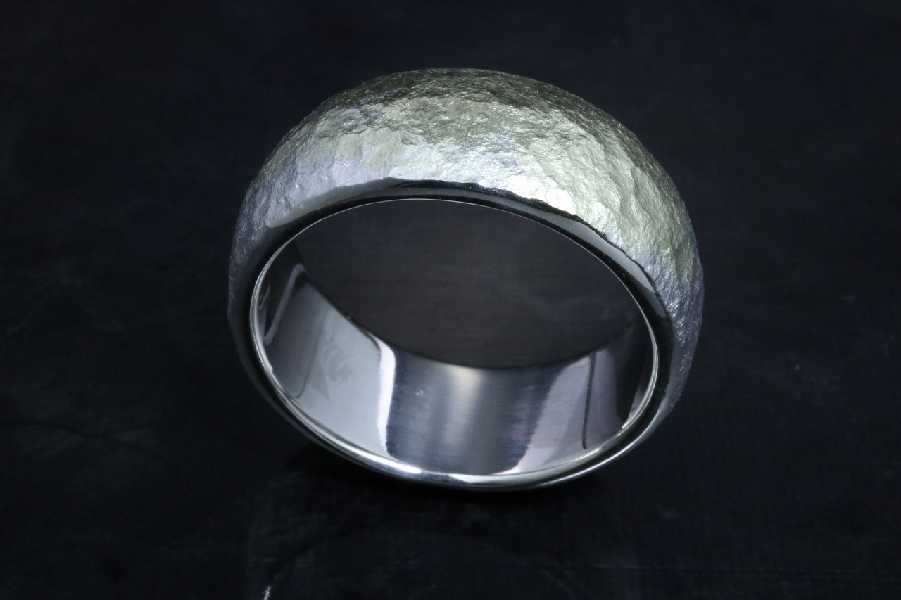 指輪 メンズ : 甲丸 岩石丸 鎚目 シルバー リング 10mm幅 シルバー×K18 17～27号 シンプル 36,465円
