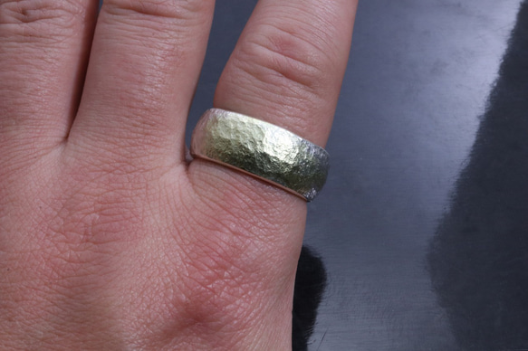 指輪 メンズ : 甲丸 岩石丸 鎚目 シルバー リング 10mm幅 シルバー×K18 17～27号 シンプル 6枚目の画像