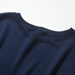 「才華洋溢」的無袖針織上衣，為成年人的日常生活增添色彩 100% 純棉，海軍藍 220505-9。 第2張的照片