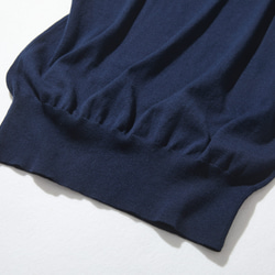 「才華洋溢」的無袖針織上衣，為成年人的日常生活增添色彩 100% 純棉，海軍藍 220505-9。 第3張的照片