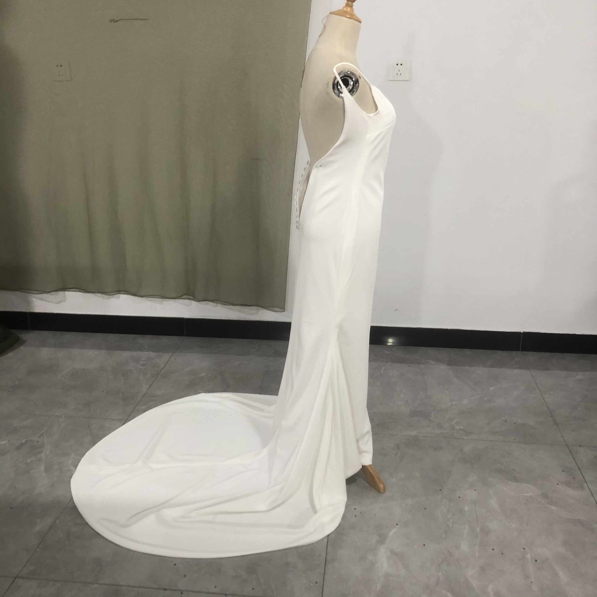 大人気上昇 ウエディングドレス 高級イタリアサテン トレーン キャミソール 二次会