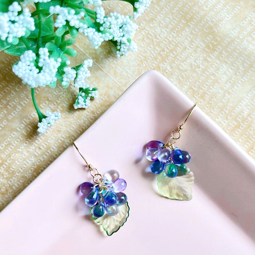 ピアス　イヤリング　チェコビーズ 天然石　ムーンストーン　アシンメトリー　花 ピアス イヤリング チェコビーズ 天然石 ムーンストーン