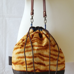 トラ猫さんの巾着ハンドバッグ（春夏バージョン） 2枚目の画像