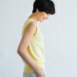 為成年人的日常生活增添色彩的「才華橫溢」無袖針織上衣，100%純棉，亮黃色 220505-4 第11張的照片