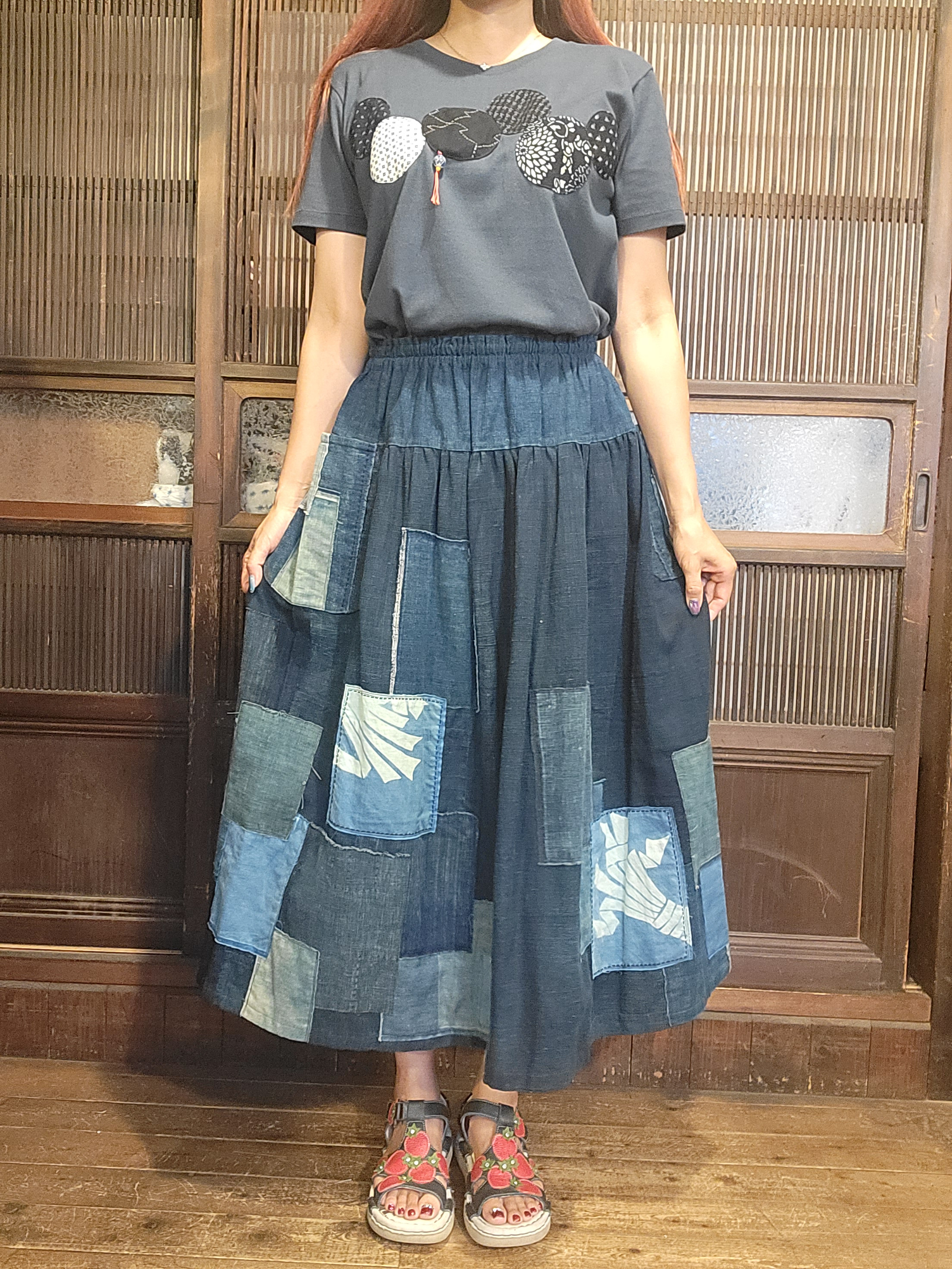 古布リメイクハンドメイド　藍染無地絵絣、絣はぎはぎスカート 古布リメイクハンドメイド 型染め藍染絣はぎはぎスカート