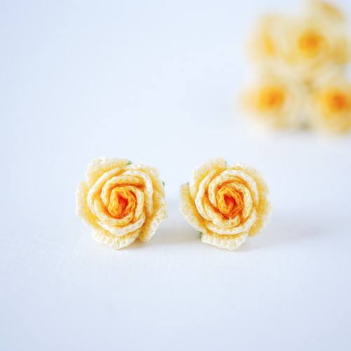 ❁クリーム色のバラのピアス/イヤリング イヤリング・ノンホールピアス 
