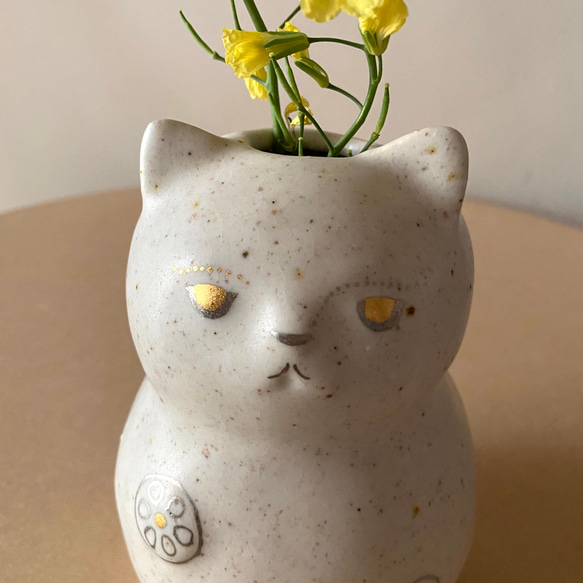 れんこん猫いちりんざし(ゴールドアイ)(ゴマ釉薬)【花器】【花びん】 7枚目の画像