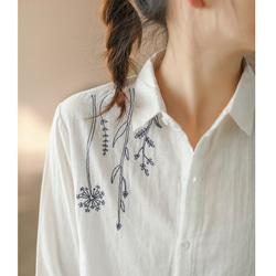 今頼れる「私の新定番」フォーシーズンで利用可能 かわいい タンポポ 刺繡シャツ 白 シャツ ネイビーのシャツ ブラウス 4枚目の画像