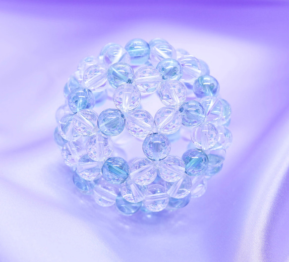 アクアオーラと水晶８ｍｍ　輝くパステルブルーの職人技のフラーレンボール 3枚目の画像