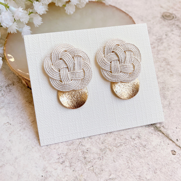 和風 水引 ピアス 揺れるチャームがかわいい ⭐︎ 成人式 結婚式 白