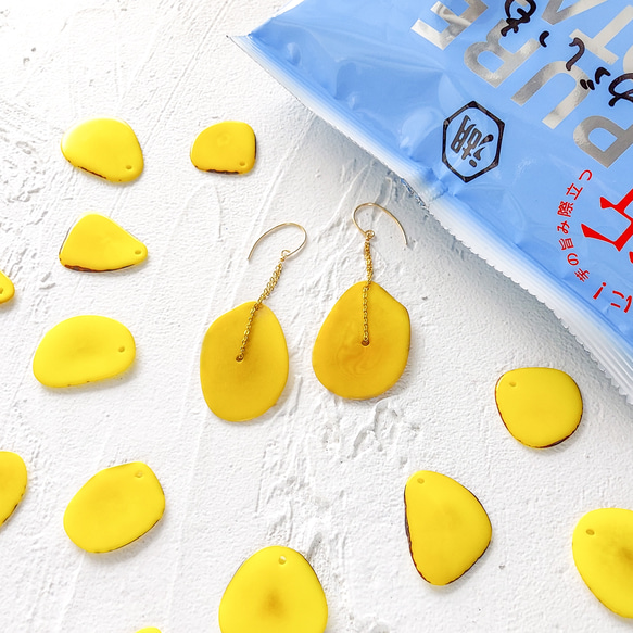 PURE POTATO じゃがいも心地 Tagua Nuts earrings Yellow 1枚目の画像