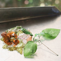 再販♥️本物の花リースブローチ『ビオラと紫陽花リース』送料無料！ 1枚目の画像