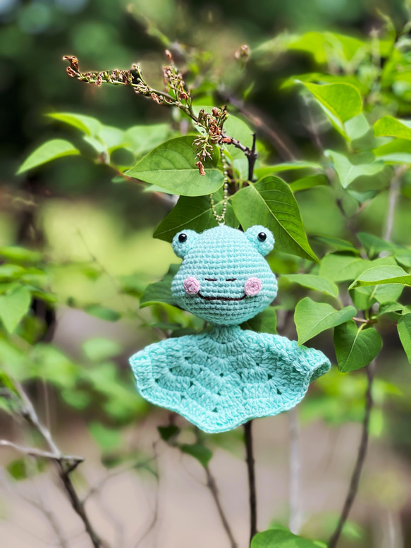 梅雨限定❤︎晴れを願う“カエル　てるてる坊主”編みぐるみ 飾り　置物　ストラップ 4枚目の画像