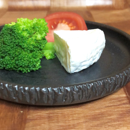 黒釉飛文5寸平皿 小皿 信陶房白石 通販 13928471｜Creema(クリーマ)