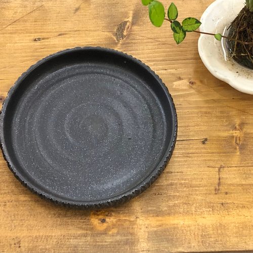 黒釉飛文5寸平皿 小皿 信陶房白石 通販 13928471｜Creema(クリーマ)