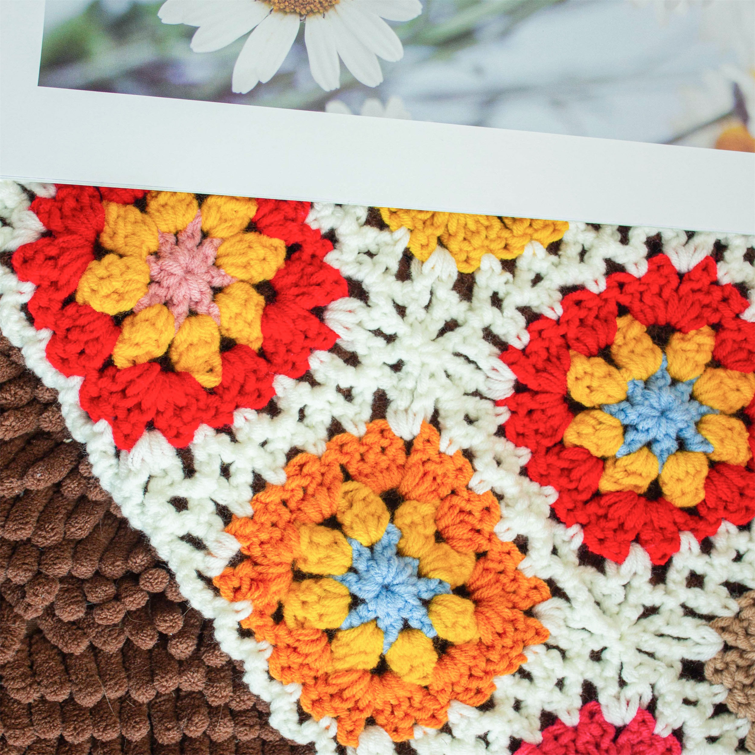 ハンドメイド かぎ針編み フラワーモチーフ 編み物 デイジー グラニースクエア ハンドメイド/編み物/鍵編み*膝掛け/ソ