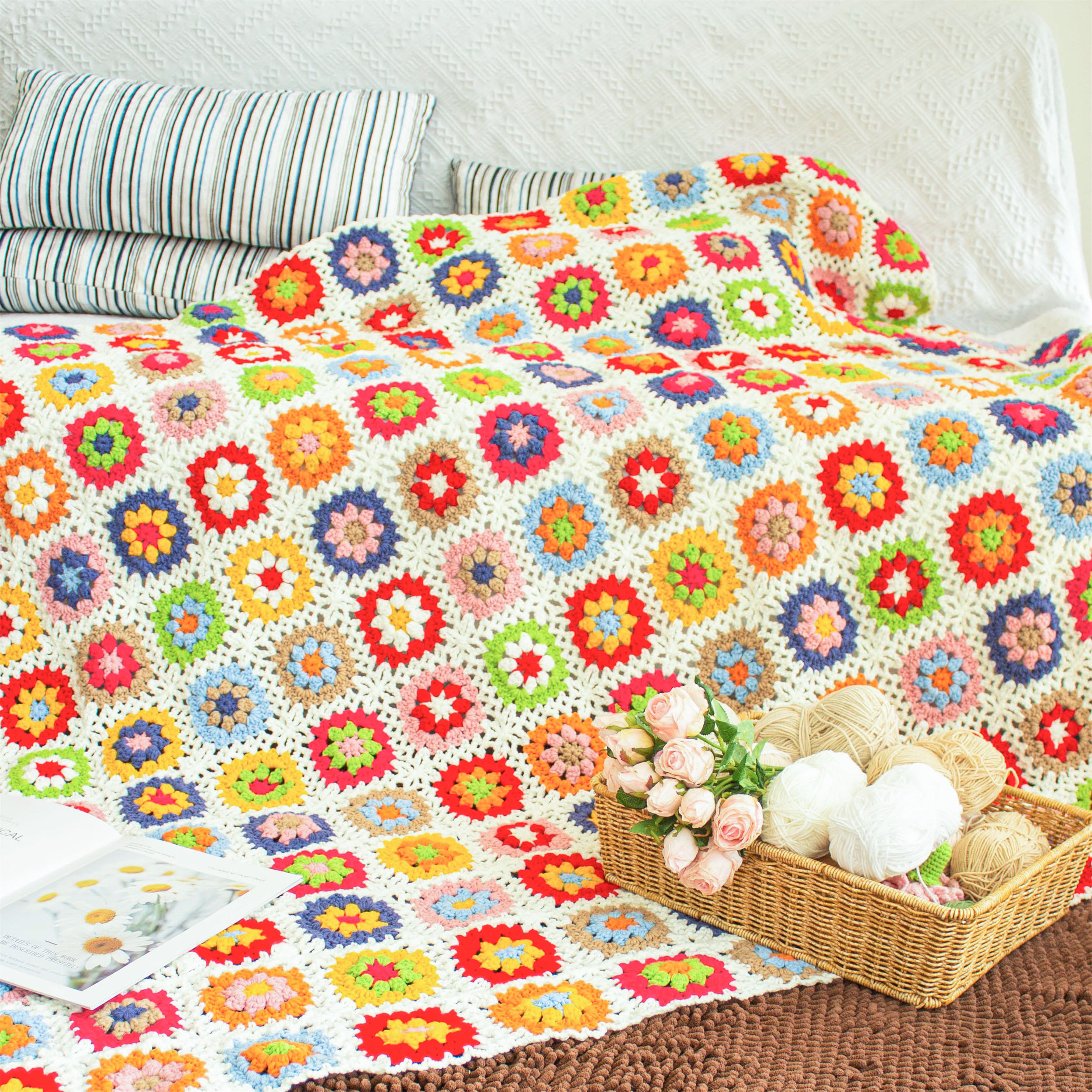 ハンドメイド かぎ針編み フラワーモチーフ 編み物 デイジー グラニースクエア ハンドメイド/編み物/鍵編み*膝掛け/ソ