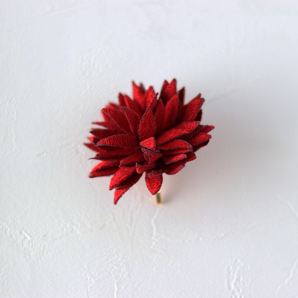 深紅の立体刺繍ダリアポニーフック 2枚目の画像