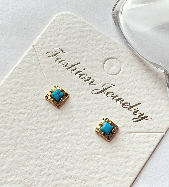 スクエア　ブルーターコイズ　ワンポイント　ピアス　　　アンティークゴールド 2枚目の画像