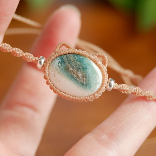 1点もの】夜光貝の石猫ちゃんブレスレット * マクラメ編み