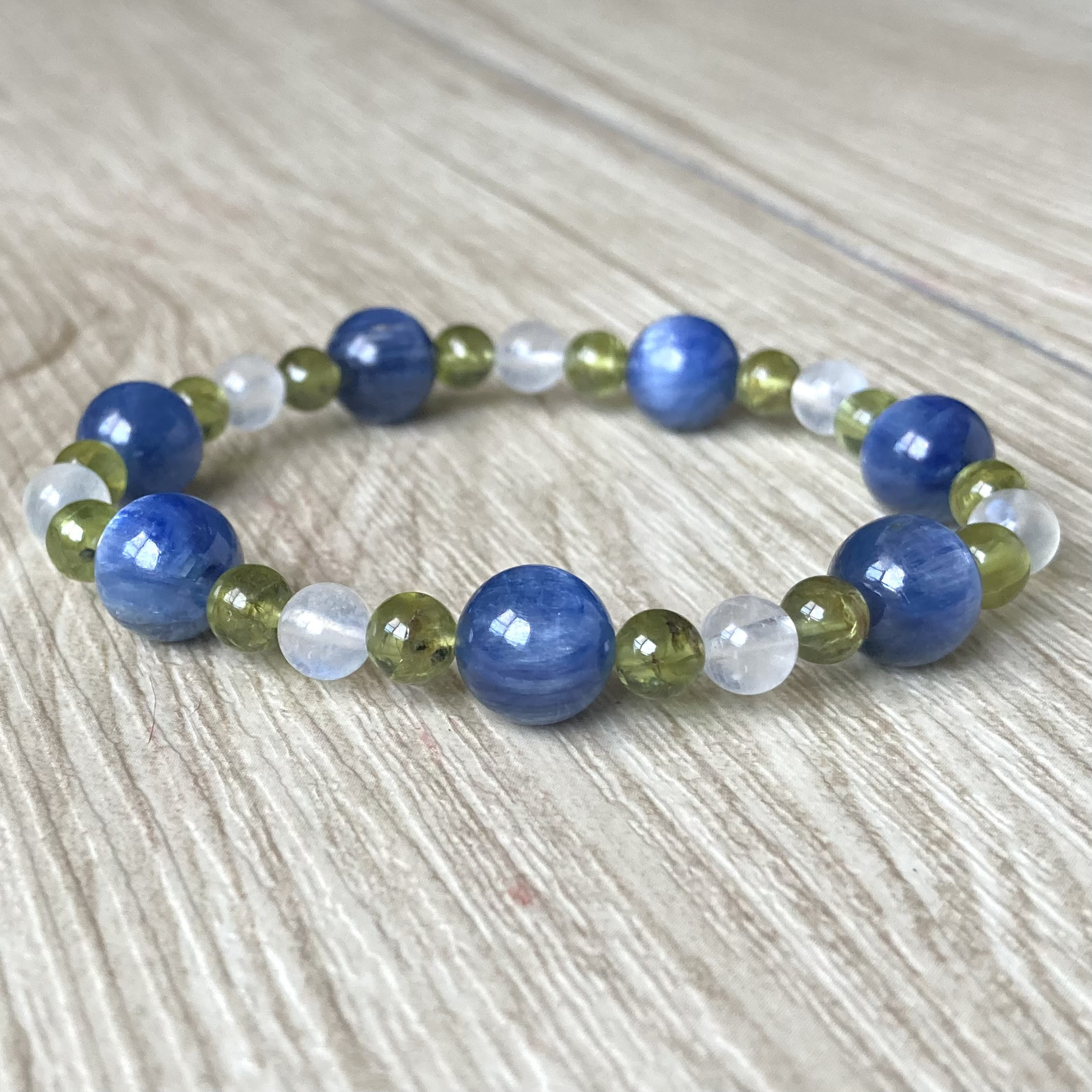 全てを成功に導く…/カイヤナイト・レインボームーンストーン・ペリドット/パワー 天然石 ストーン ブレスレット