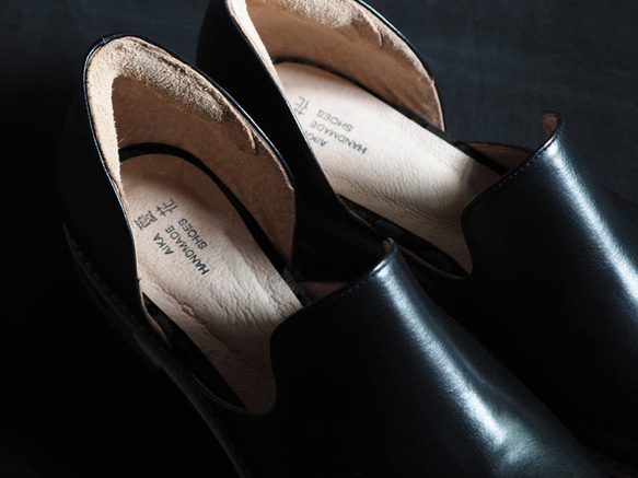 愛花樂福-黑色牛皮+彩色鞋底 第2張的照片