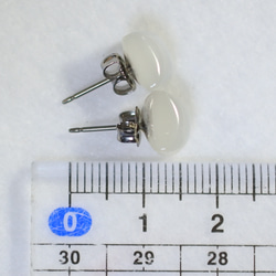 （1 件）白色月長石方形耳環（8 毫米，鈦耳釘） 第5張的照片