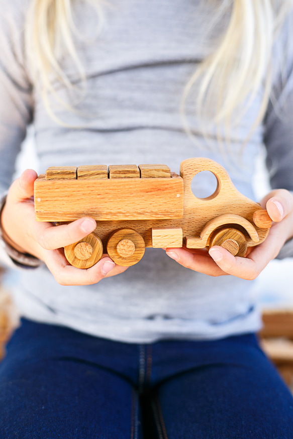 wooden toy 〜木のトラック〜　おもちゃ 2枚目の画像