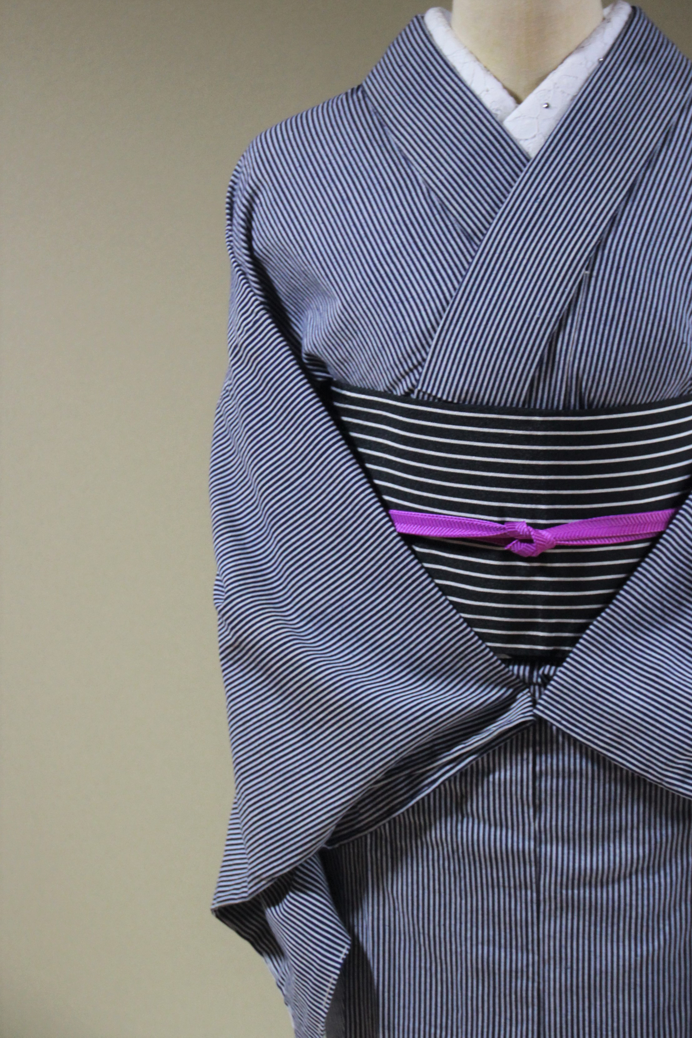 藍染浴衣　濃紺×グレー　さっぱりした細いストライプが粋　小柄さん向け　お袖ロング　裄66ｃｍ　木綿