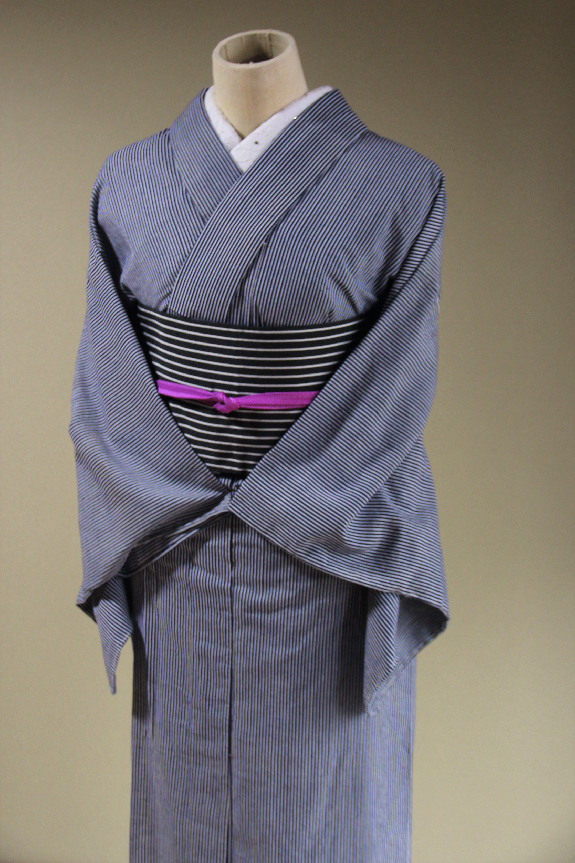 藍染浴衣　濃紺×グレー　さっぱりした細いストライプが粋　小柄さん向け　お袖ロング　裄66ｃｍ　木綿