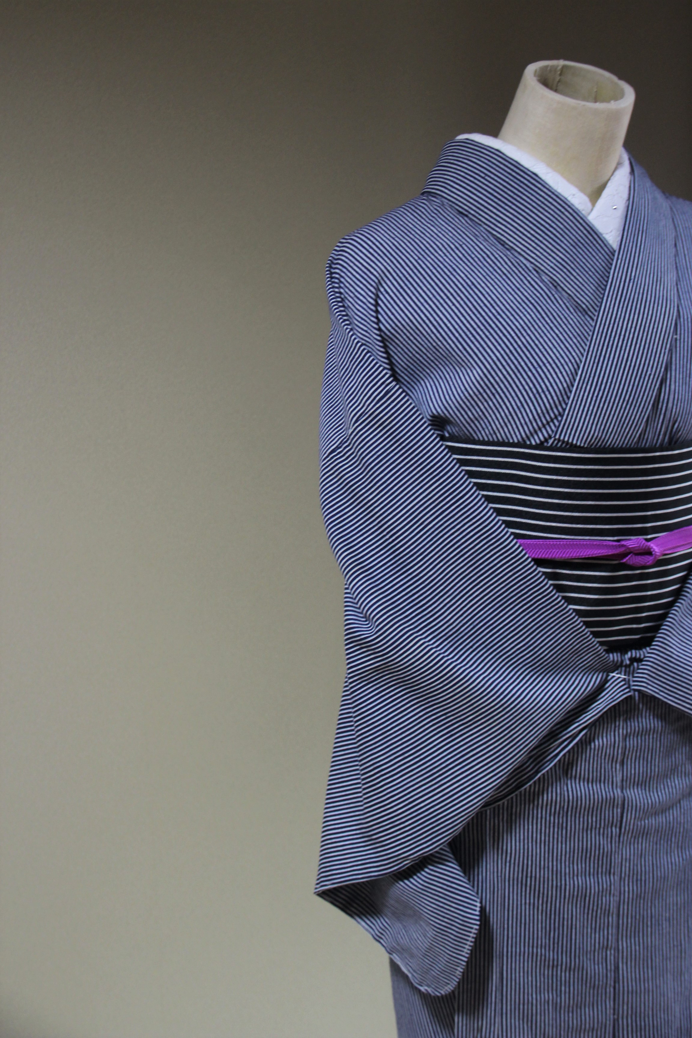 藍染浴衣　濃紺×グレー　さっぱりした細いストライプが粋　小柄さん向け　お袖ロング　裄66ｃｍ　木綿