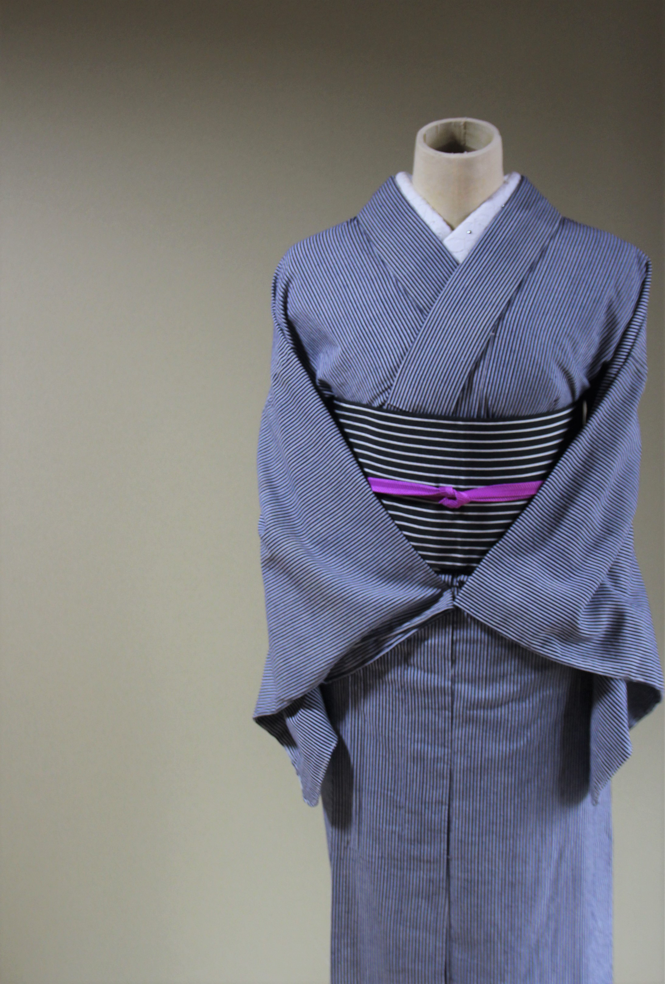 藍染浴衣　濃紺×グレー　さっぱりした細いストライプが粋　小柄さん向け　お袖ロング　裄66ｃｍ　木綿