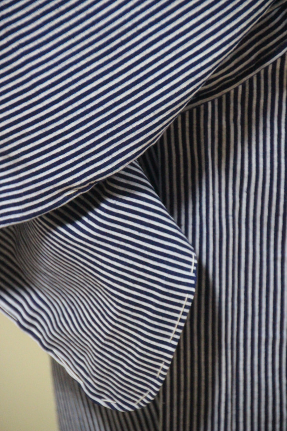 藍染浴衣　濃紺×グレー　さっぱりした細いストライプが粋　小柄さん向け　お袖ロング　裄66ｃｍ　木綿 8枚目の画像