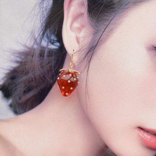 赤いちごピアス*苺イチゴストロベリー*大ぶりおしゃれ大人可愛い