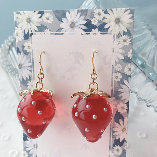 赤いちごピアス*イチゴ苺ストロベリー*おしゃれで大人可愛いフルーツ